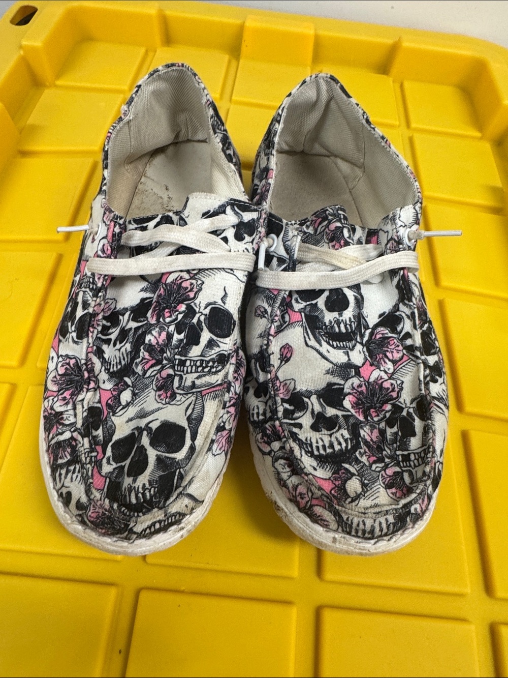 Women’s Skull & Floral Canvas Shoes - Pink/Black